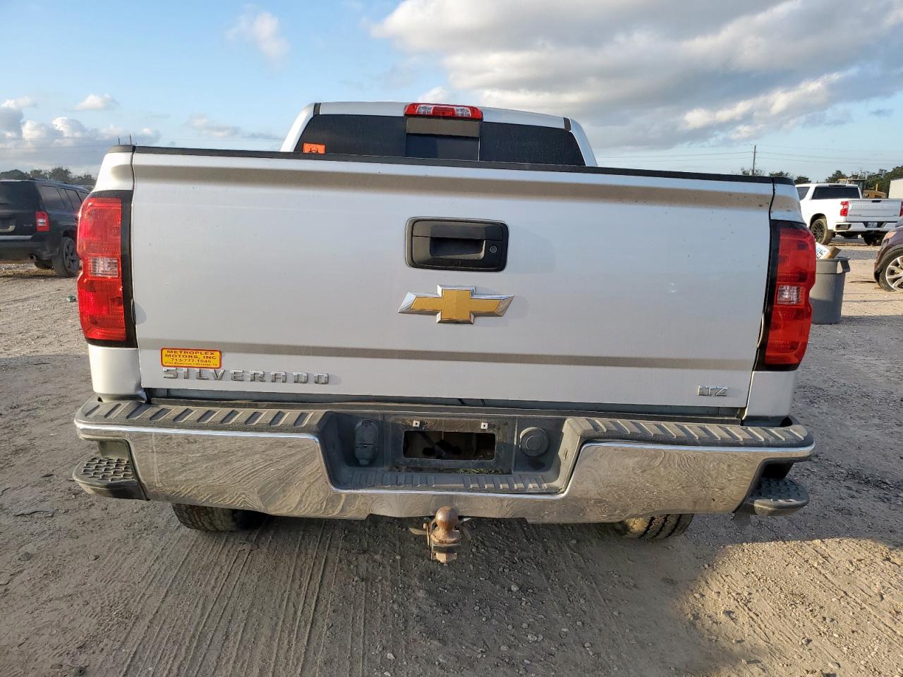 Chevrolet Silverado C1500 Ltz Image 11