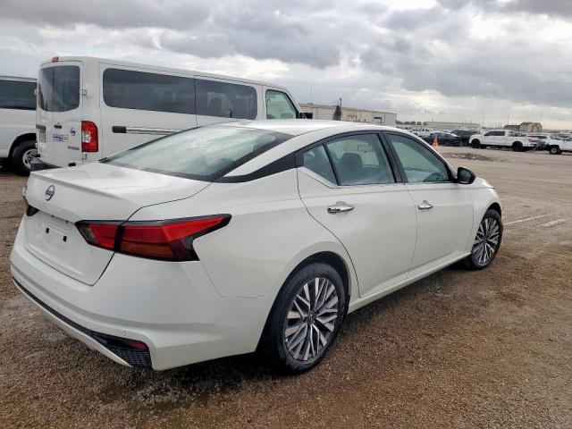 Nissan Altima Sv Image 3