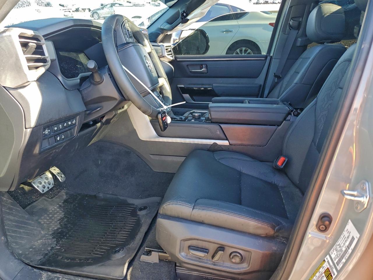 Toyota Tundra Crewmax Limited Image 4