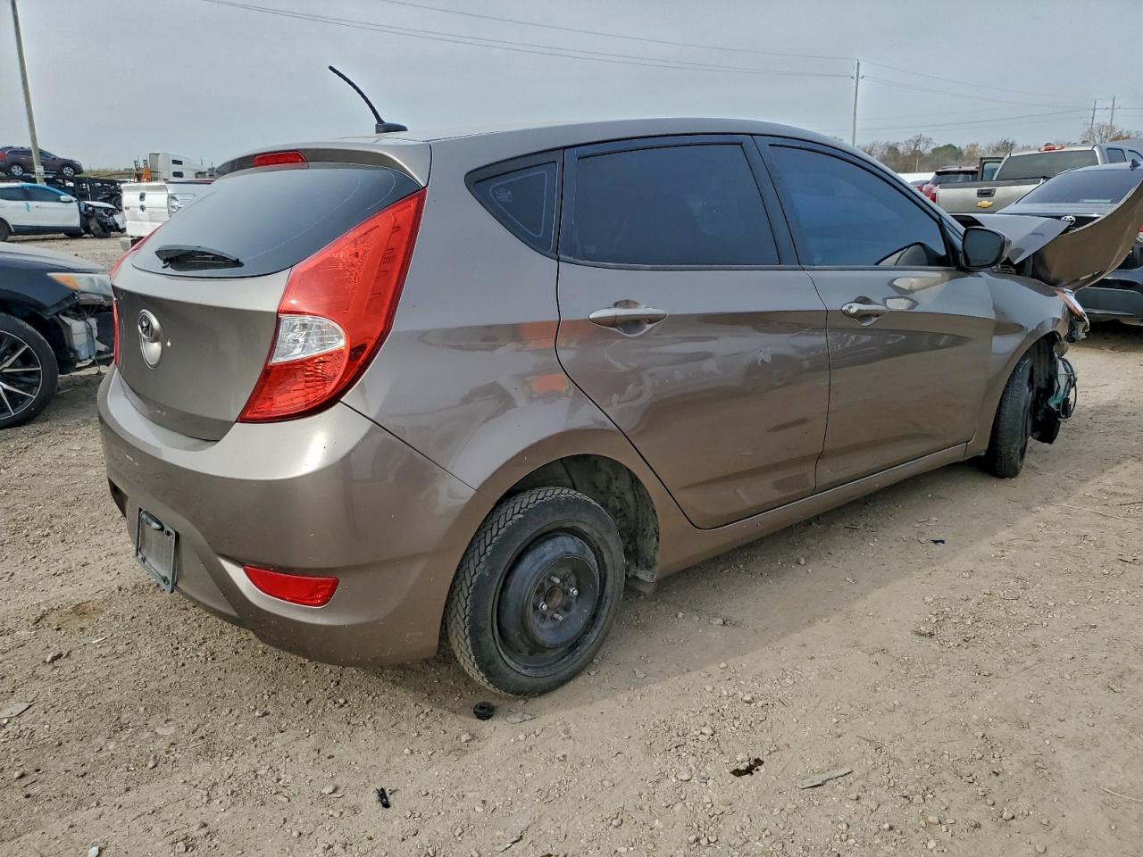 Hyundai ACCENT Gls Image 3