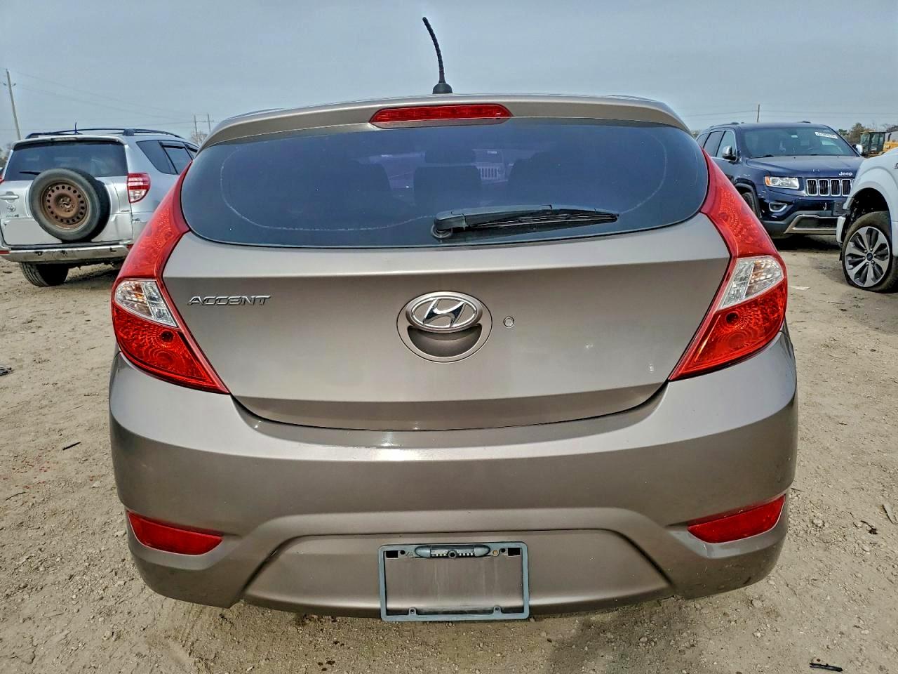 Hyundai ACCENT Gls Image 12