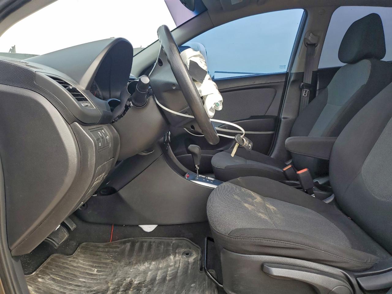 Hyundai ACCENT Gls Image 6