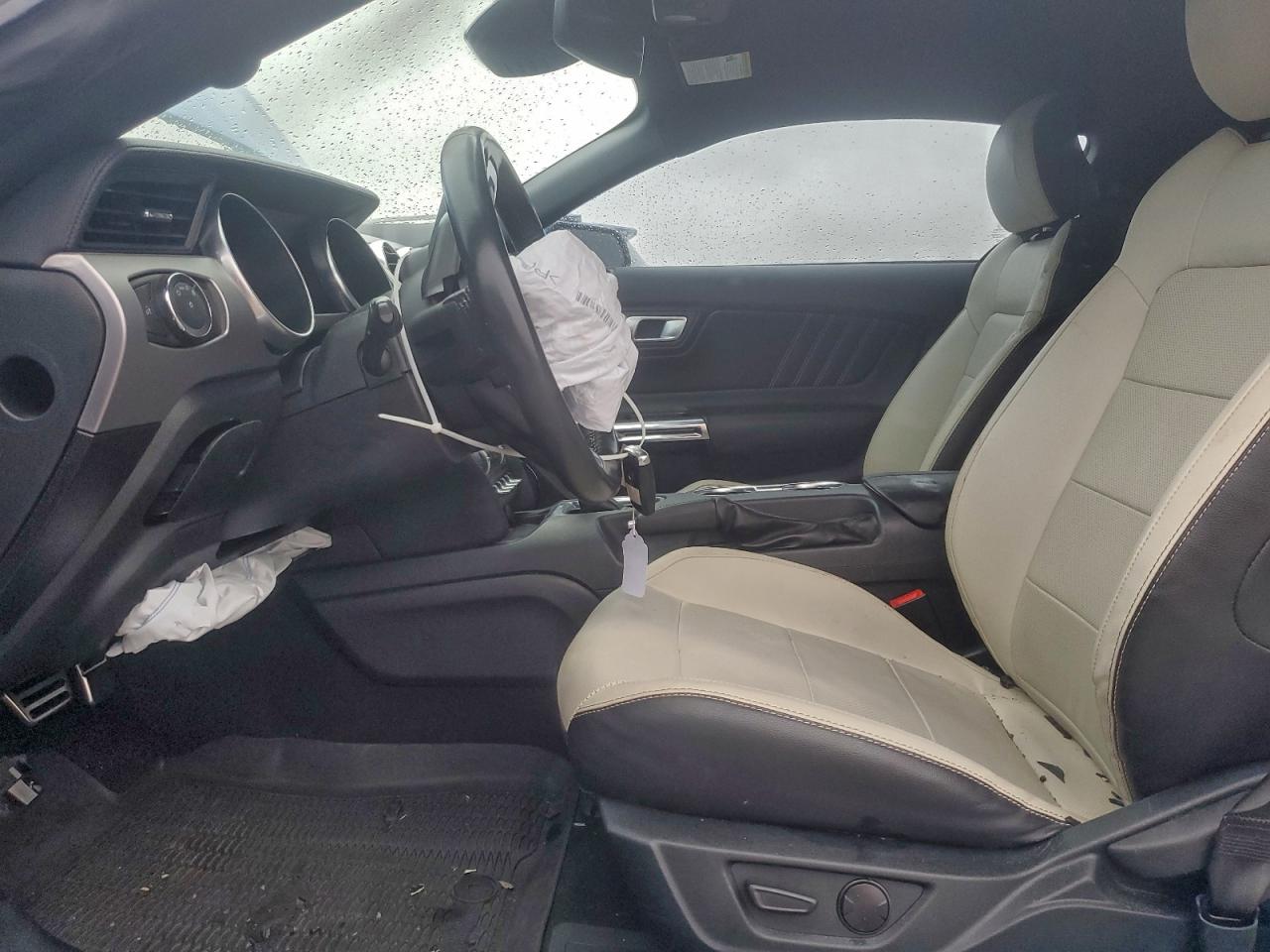 Ford Mustang Image 5