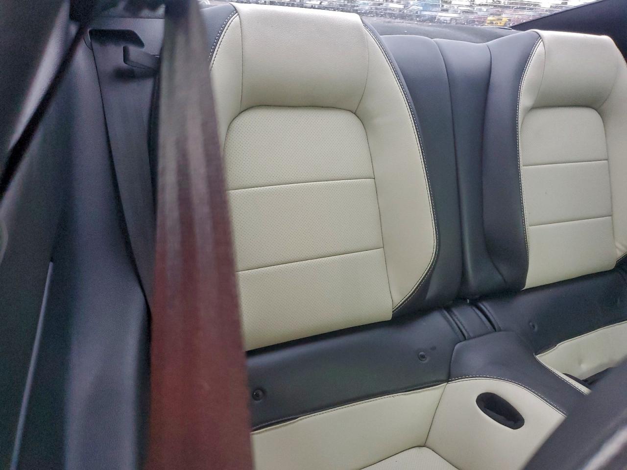 Ford Mustang Image 10