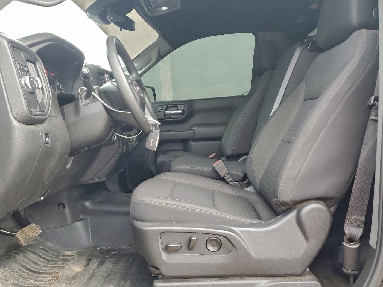 GMC Sierra C1500 Image 4