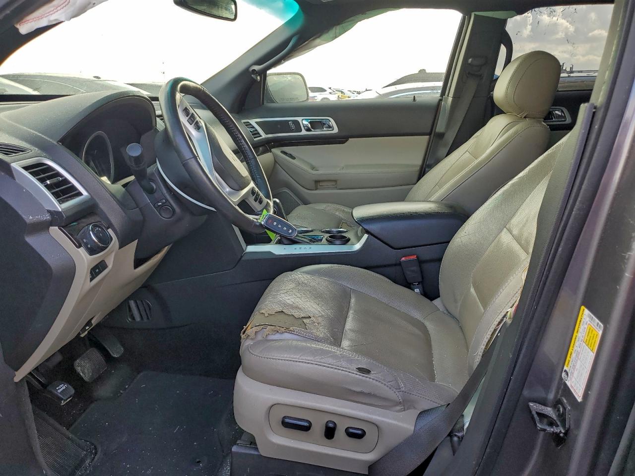 Ford Explorer Limited Image 12