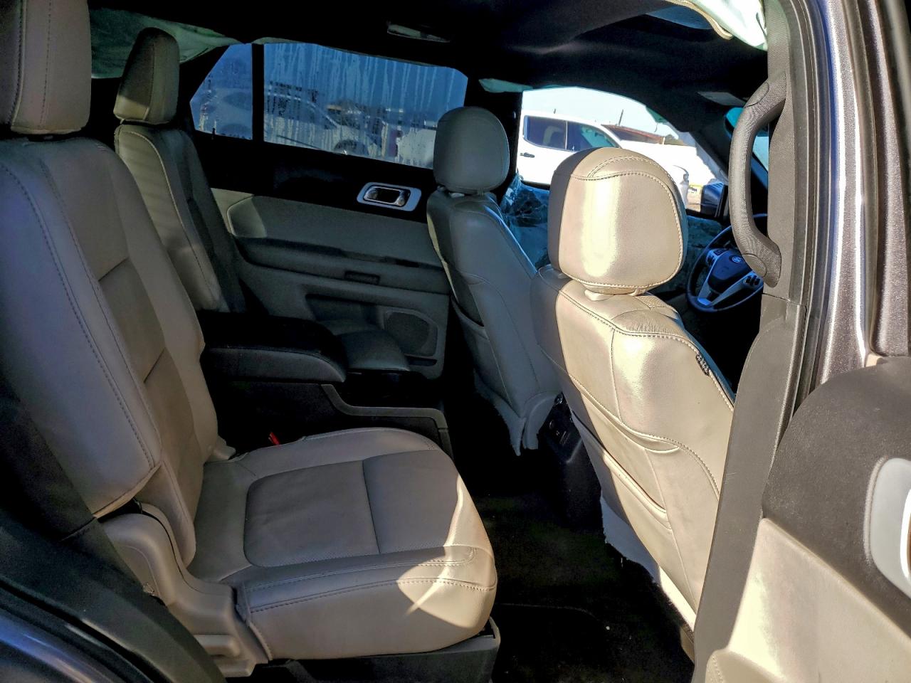 Ford Explorer Limited Image 2