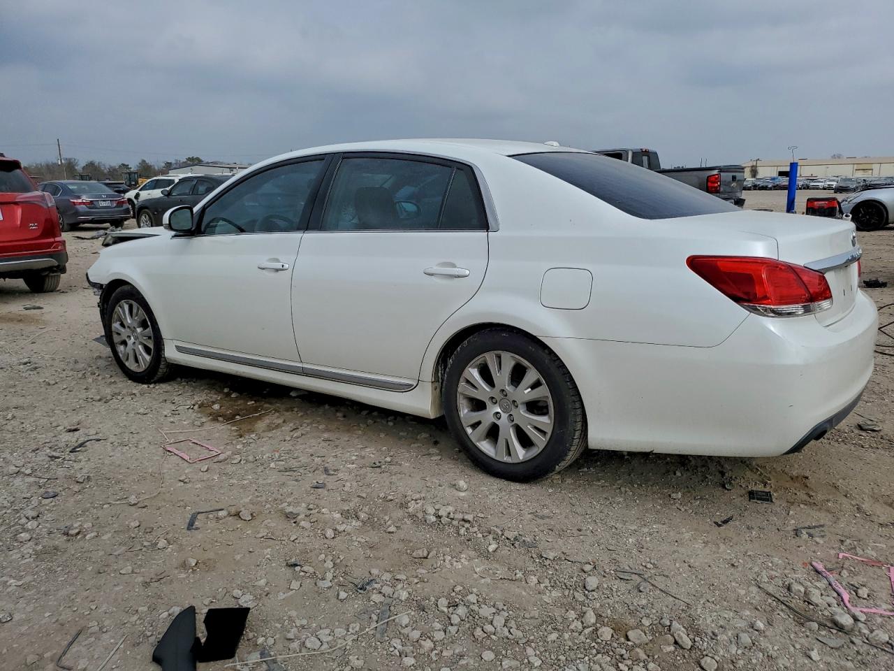 Toyota Avalon Base Image 3