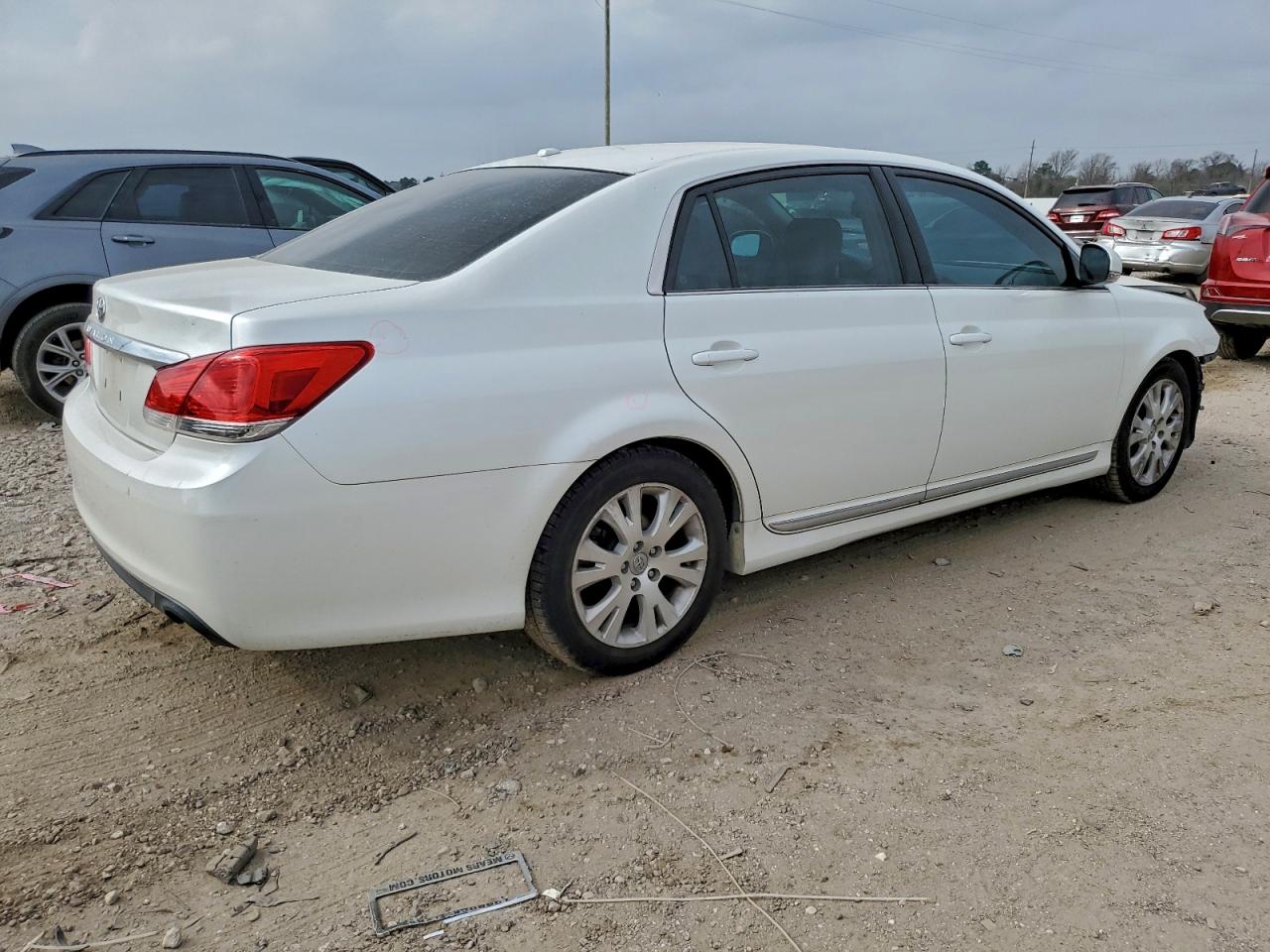 Toyota Avalon Base Image 5