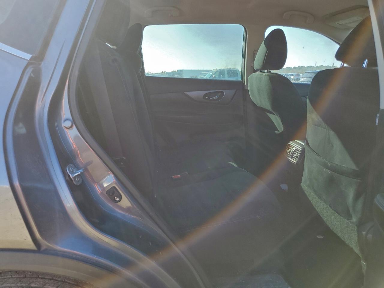 Nissan Rogue S Image 11