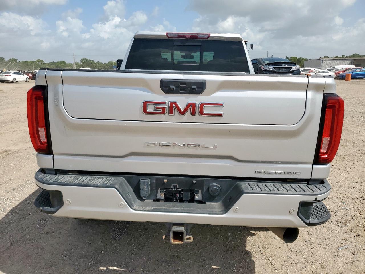 GMC Sierra K2500 Denali Image 11