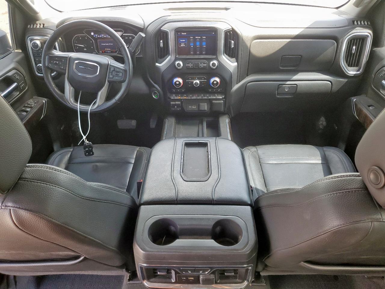 GMC Sierra K2500 Denali Image 4